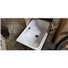 Image 1 : LARGE WHITE URBAN SINK