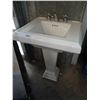 Image 2 : PORCELAIN PEDESTAL SINK AMERICAN STANDARD