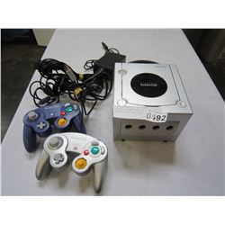 NINTENDO GAME CUBE W/ 2 CONTROLLERS AND CORD