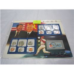 1985 USA UNCIRCULATED MINT SETS - 1 DENVER, 1 PHILADELPHIA, INTERNATIONAL COOPERATION STAMP