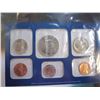 Image 3 : 1985 USA UNCIRCULATED MINT SETS - 1 DENVER, 1 PHILADELPHIA, INTERNATIONAL COOPERATION STAMP