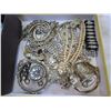 Image 2 : ESTATE PEARLS AND RHINESTONES