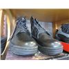 Image 2 : SIZE 10.5 AND 11 HIKING BOOTS