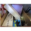 Image 2 : BOX OF SPORTS CARDS