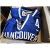 Image 3 : 2 RYAN KESLER JERSEYS: YOUTH SMALL, MENS MEDIUM W/ SIGNATURE