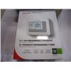 Image 3 : MAGIC BULLET AND HONEYWELL PROGRAMMABLE THERMOSTAT