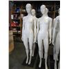 Image 1 : 4 FEMALE MANNEQUINS ON STANDS