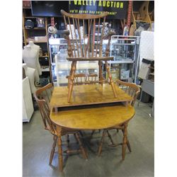 MAPLE DINING TABLE W/ 2 LEAFS AND 5 CHAIRS