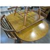 Image 2 : MAPLE DINING TABLE W/ 2 LEAFS AND 5 CHAIRS