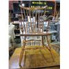 Image 4 : MAPLE DINING TABLE W/ 2 LEAFS AND 5 CHAIRS
