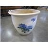 Image 1 : 1 EASTERN PAINTED VASE