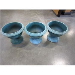 3 11" PLASTIC GREEN PEDESTAL PLANTERS