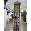 Image 2 : DECORATIVE METAL BASE FLOOR LAMP