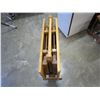 Image 2 : 2 OAK TV TRAYS ON STAND