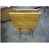 Image 3 : 2 OAK TV TRAYS ON STAND