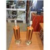Image 2 : 2 VINTAGE BRASS AND AMBER SHADE LAMPS