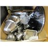 Image 2 : BOX OF STAINLESS BAR AND KITCHEN ITEMS