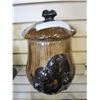 Image 2 : ARNELS CERAMIC MUSHROOM COOKIE JAR AND BUTTER DISH