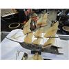 Image 3 : BONE BOATS AND HORN