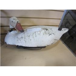 VINTAGE WHITE GOOSE DECOY HAS A SORE NECK