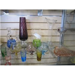 LOT OF COLOURED ESTATE GLASSWARE