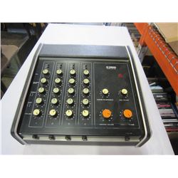 YAMAHA E M-80 MUSIC MIXER