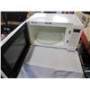 Image 2 : PANASONIC INVERTER MICROWAVE