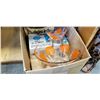 Image 2 : BOX OF VINTAGE KITCHEN ITEMS