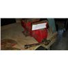Image 2 : RED BENCH VICE AND TWO SPLITTING WEDGES
