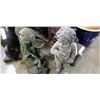 Image 1 : 2 2FT GARDEN STATUES
