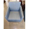 Image 2 : BLUE ARMCHAIR
