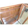Image 3 : 2 DOOR MAHOGANY FINISH GLASS SHELF DISPLAY CABINET WITH LIGHTS