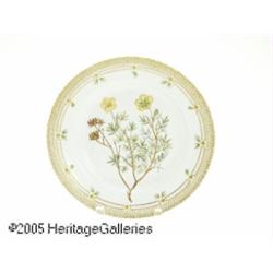 A DANISH 'FLORA DANICA' DINNER PLATE RRoyal Copen