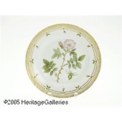 A DANISH 'FLORA DANICA' DINNER PLATE RRoyal Copen