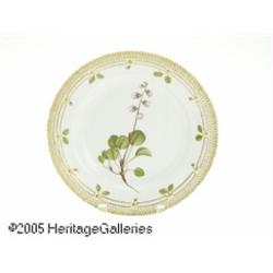A DANISH 'FLORA DANICA' DINNER PLATE RRoyal Copen