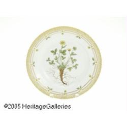 A DANISH 'FLORA DANICA' DINNER PLATE RRoyal Copen