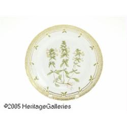 A DANISH 'FLORA DANICA' DINNER PLATE RRoyal Copen