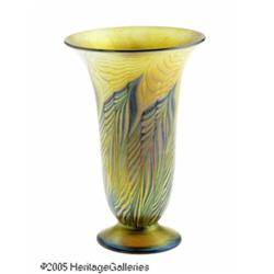 AN AMERICAN IRIDESCENT GOLD BLOWN GLASS VASE RLun