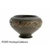 Image 1 : AN AMERICAN POTTERY BOWL RRoseville, c.1924 R RTh
