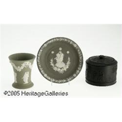 THREE BRITISH PORCELAIN ITEMS RWedgwood, late Eig