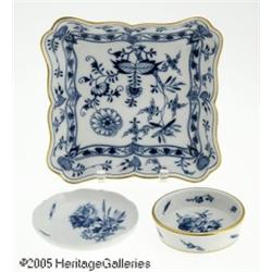THREE GERMAN PORCELAIN ITEMS RMeissen, c.1920 R R