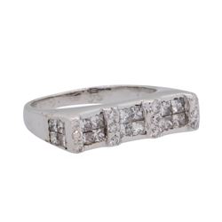 0.5 ctw Diamond Ring - 18KT White Gold