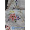 Image 4 : Vintage Embroidered Linens