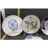 Image 4 : Decorative Plates (7) w/Stands (9)