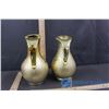 Image 4 : 2 Golden Coloured Pitchers