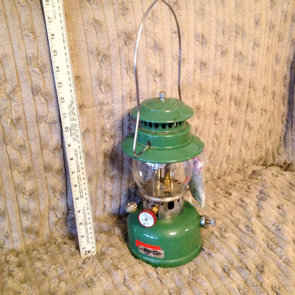 Coleman Gas Lantern w/Mantels (Like New)