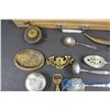 Image 2 : Kova Engineering Wooden Container with Brass & Silver Items