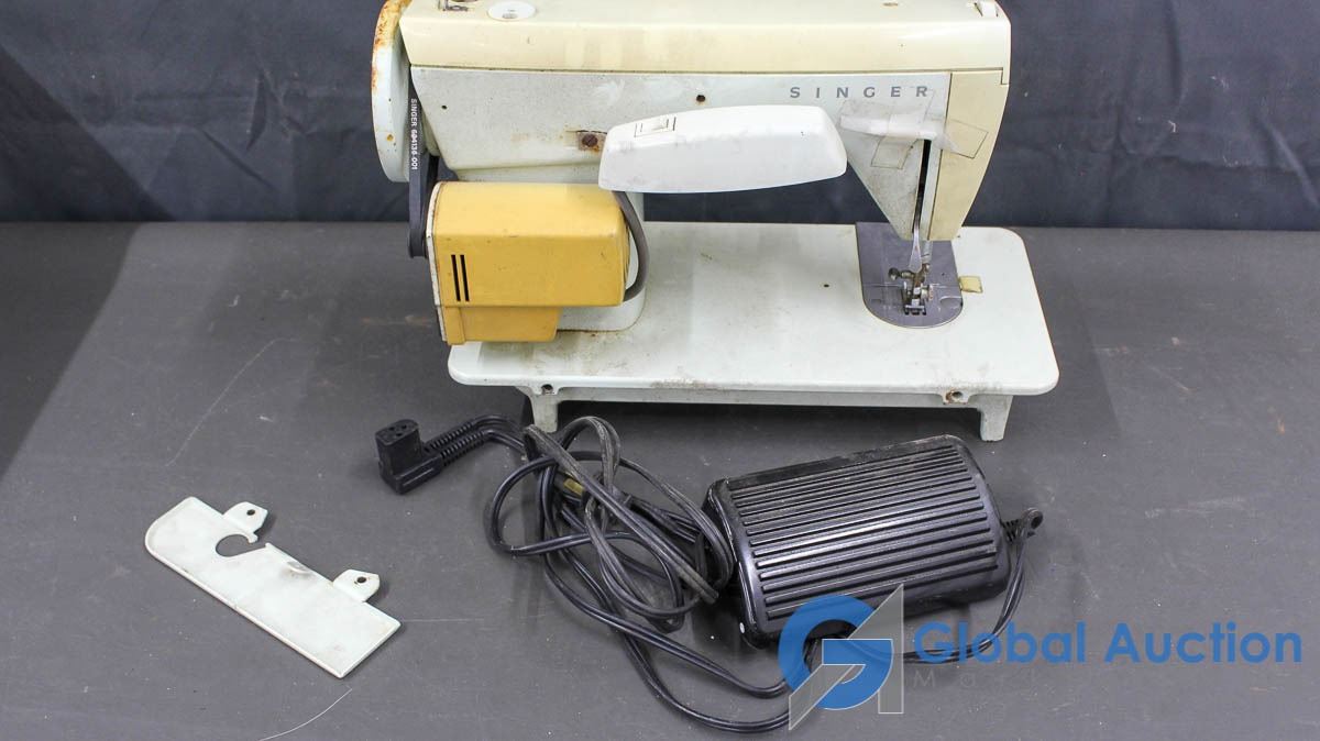 Vintage Singer Sewing Machine Fashion Mate 252