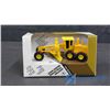 Image 1 : 1:64 Scale Die Cast John Deere Industrial Grader Replica