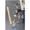 Image 3 : 4" Table Vase & Assortment of Keys